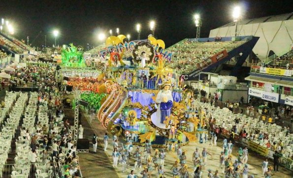 Desfile_do_GRC_Primos_da_Ilha_em_2016